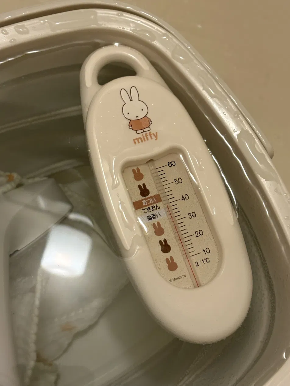 ミッフィーの水温計のクローズアップ
